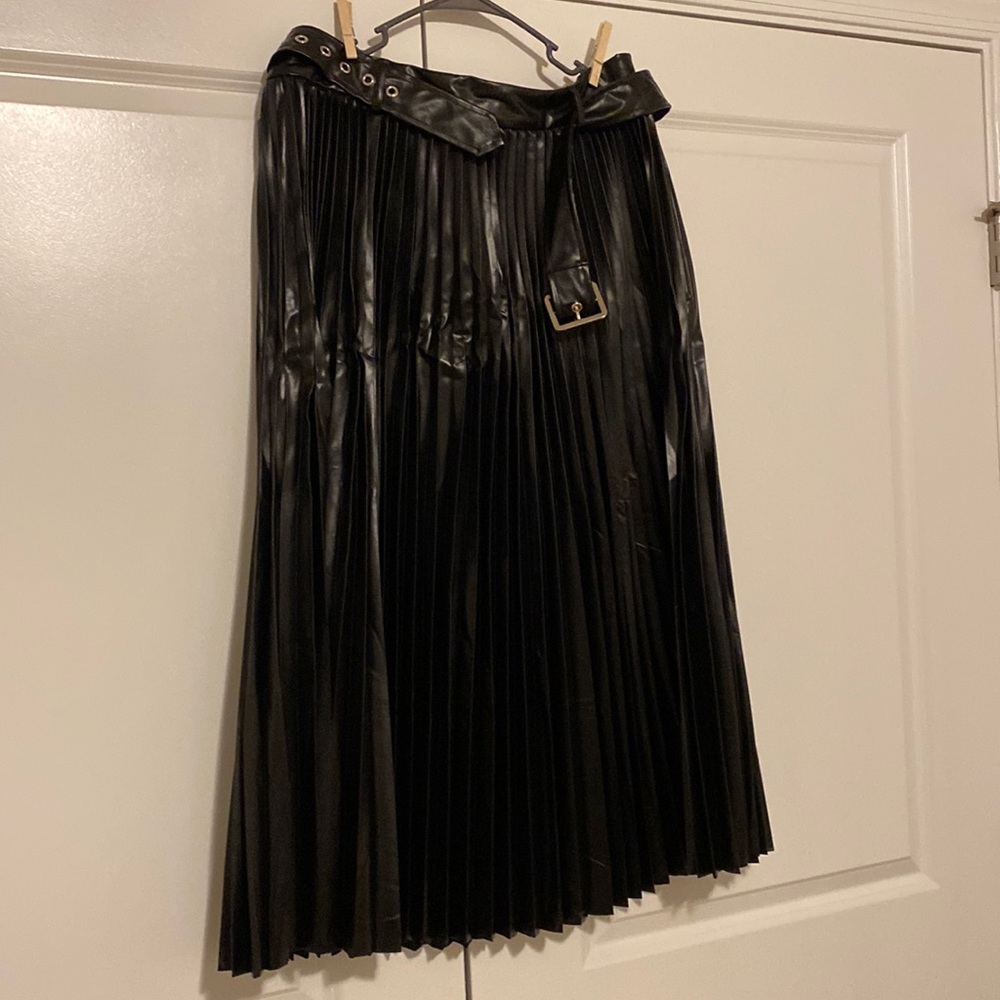 Pleaded leather skirt